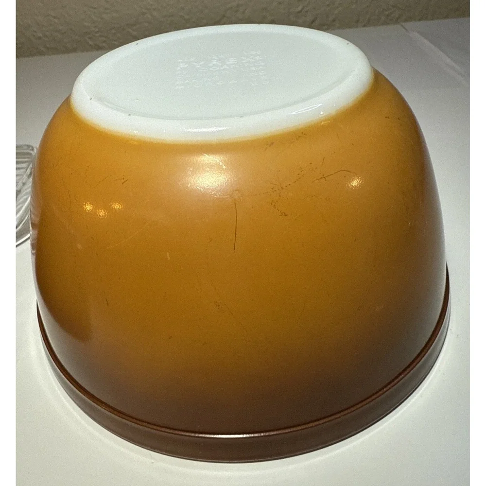 Pyrex 402 1.5 Qt Ombre Brown Mixing Bowl + 0502 1.5 Pt Brown Loaf Dish w Lid